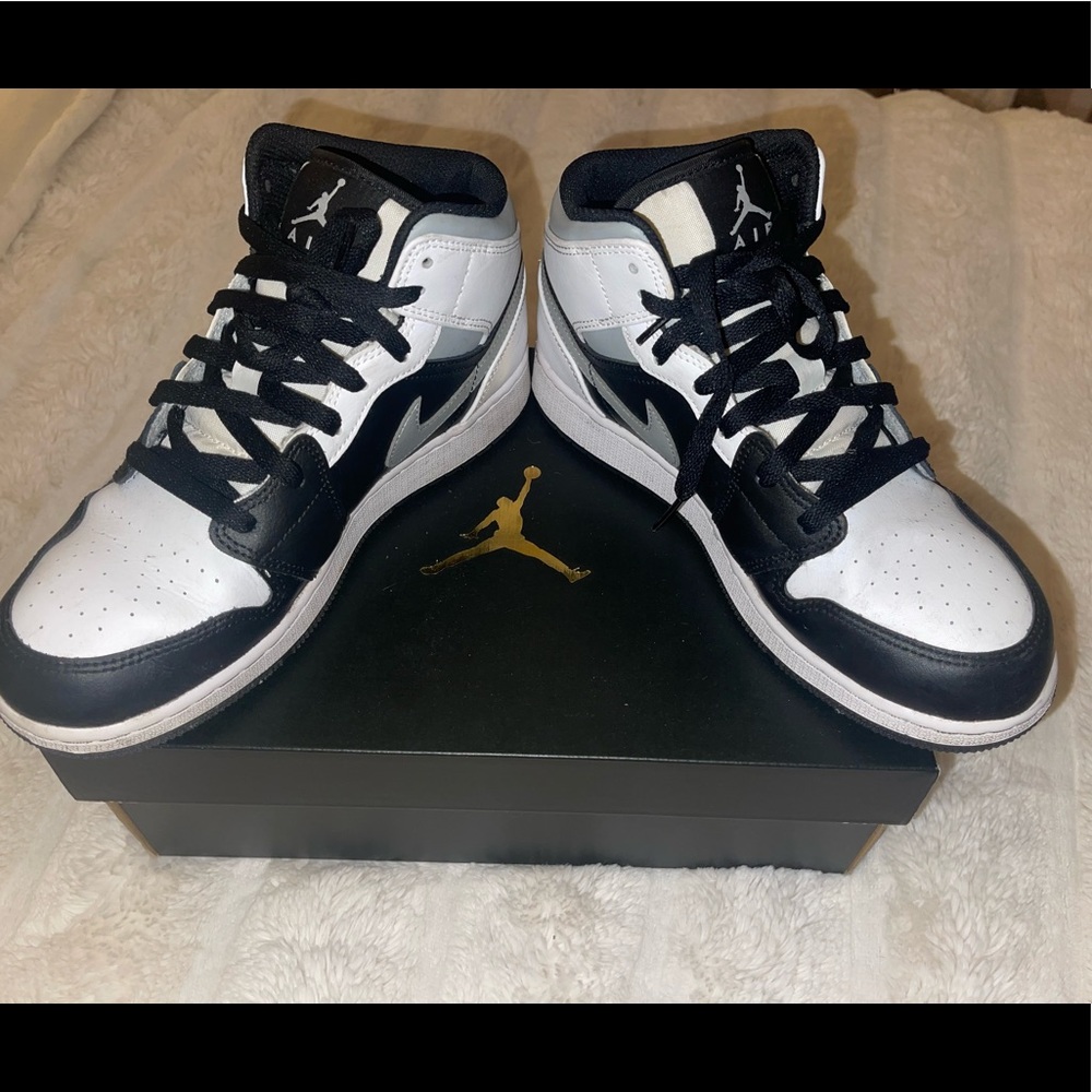 Jordan 1 mids